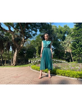 Elegant Teal Twist-Front Pleated Midi Dress